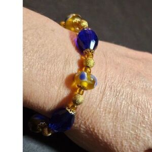 Blue and gold glass beaded bracelet 8"